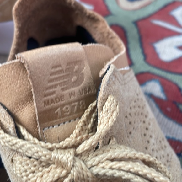 Buttery Yellow New Balance Sneakers W8.5-9 - Picture 2 of 5